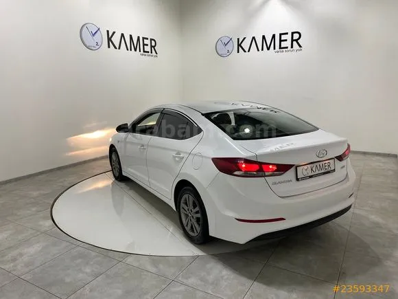 Hyundai Elantra 1.6 CRDi Style Plus Image 4